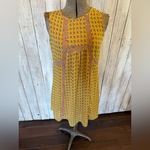 Signature Studio Dresses & Skirts - Signature Studio Mustard Floral Dress